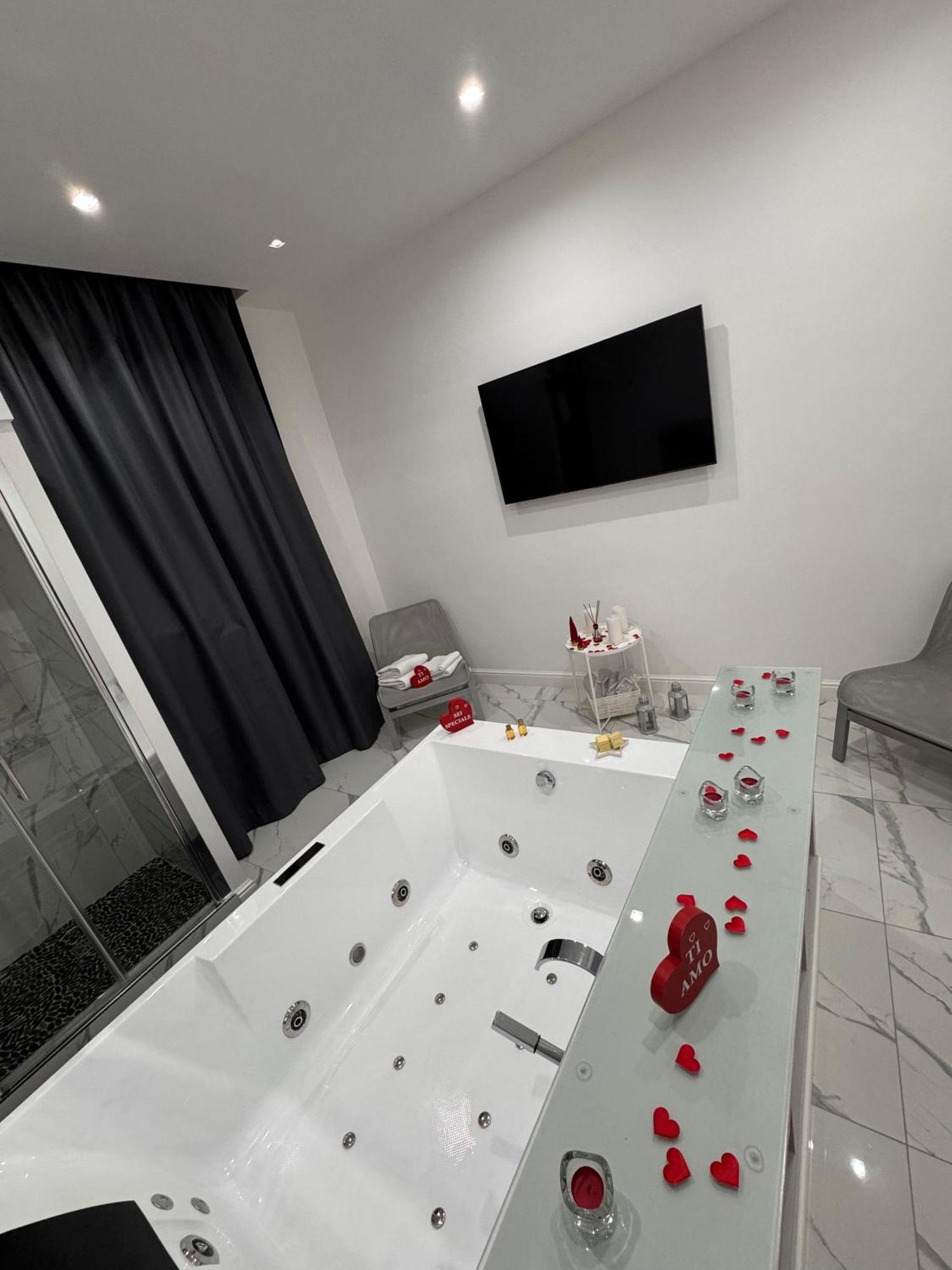 Lady Mary'S Luxury Suites Napoli Eksteriør bilde