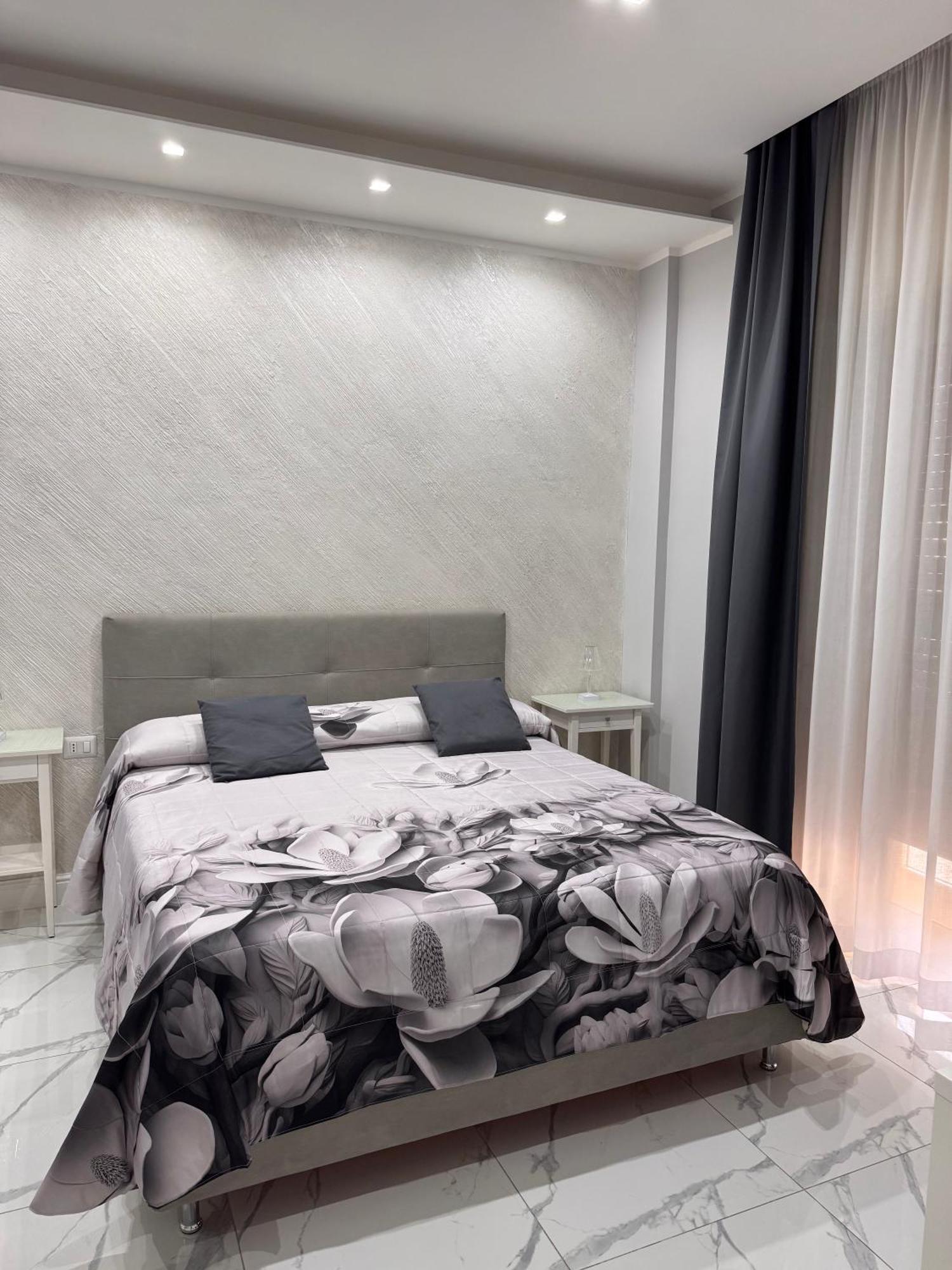 Lady Mary'S Luxury Suites Napoli Eksteriør bilde