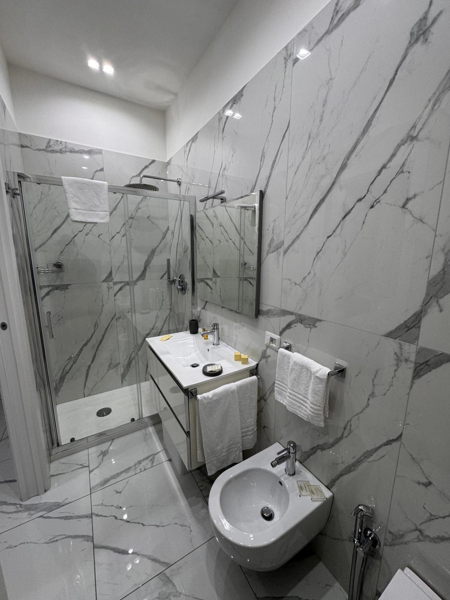 Lady Mary'S Luxury Suites Napoli Eksteriør bilde