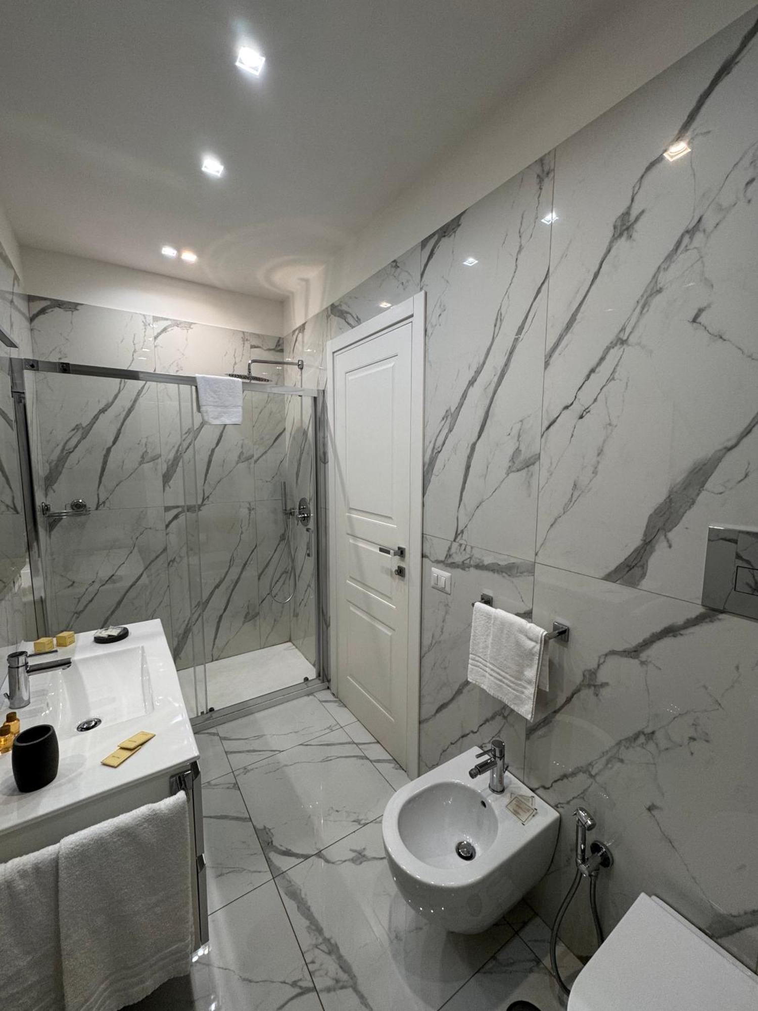 Lady Mary'S Luxury Suites Napoli Eksteriør bilde